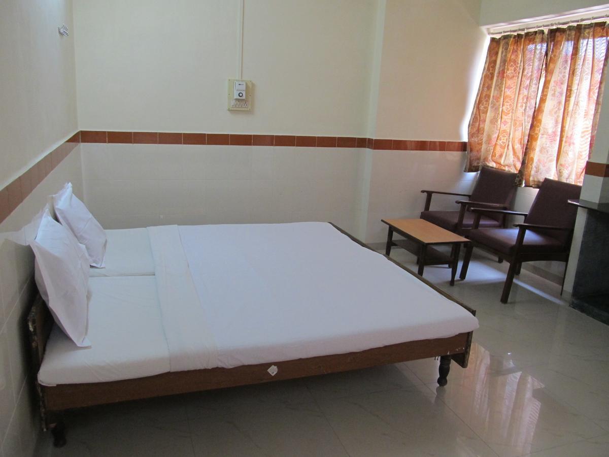 Diamond Hotel Daman Habitación foto