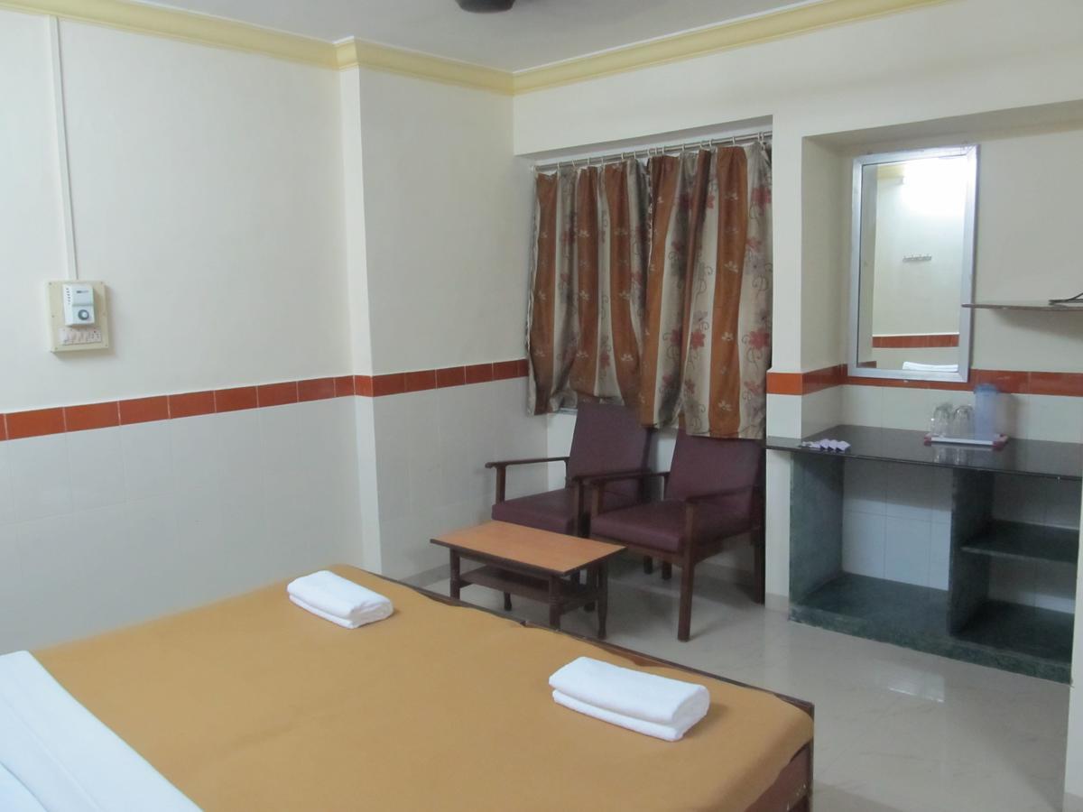 Diamond Hotel Daman Habitación foto